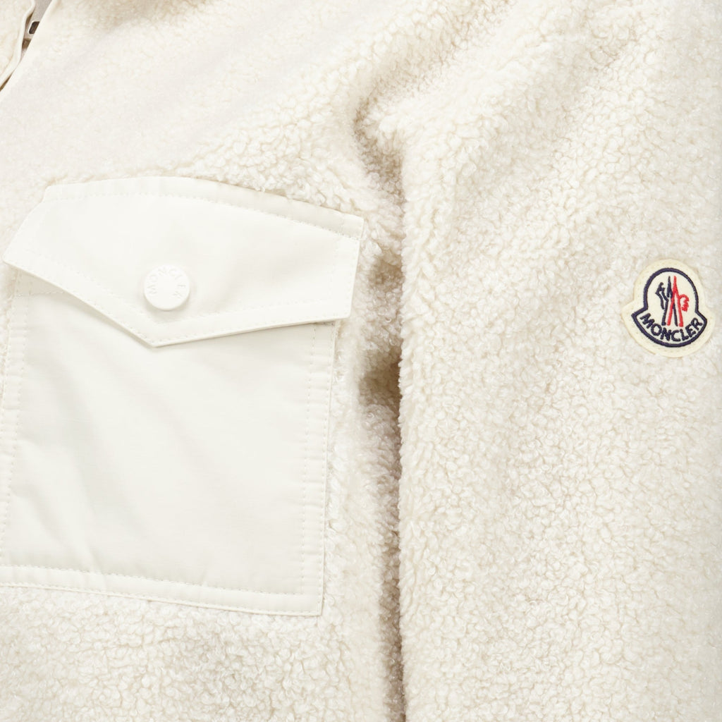 Chaqueta teddy blanca con cremallera