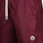 Imagen de los Bañadores Monogram Burdeos de Moncler para Hombre - Temporada Primavera-Verano 2025 - Vista de Detalle 1