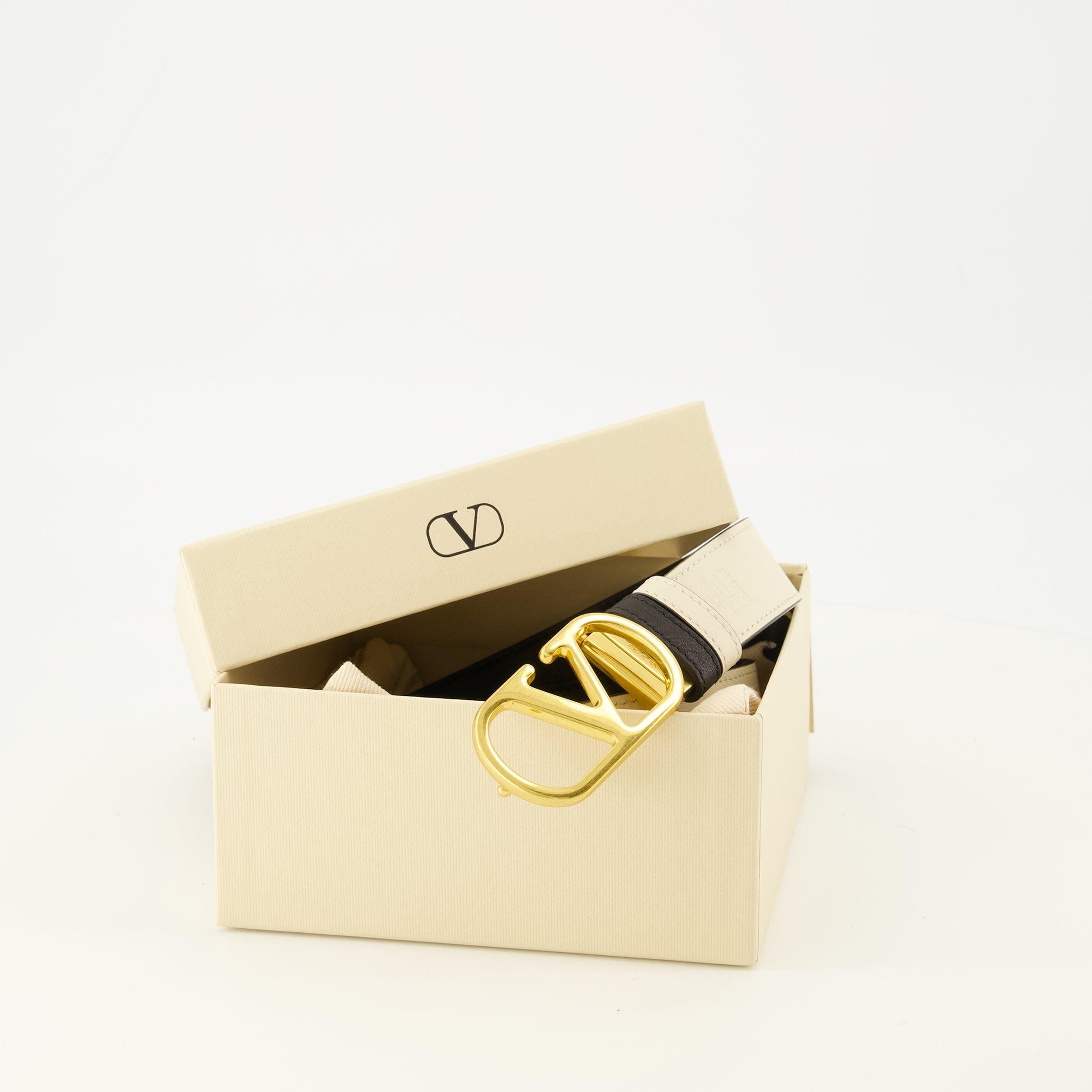 Image of Vlogo Reversible Belt by Valentino Garavani for Women - Season Spring-Summer 2026 - Detail View 6