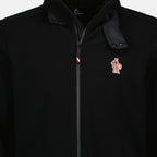 Immagine di felpa nera con zip di Moncler Grenoble per uomini - Stagione Autunno-Inverno 2025 - Vista dettaglio prodotto 3