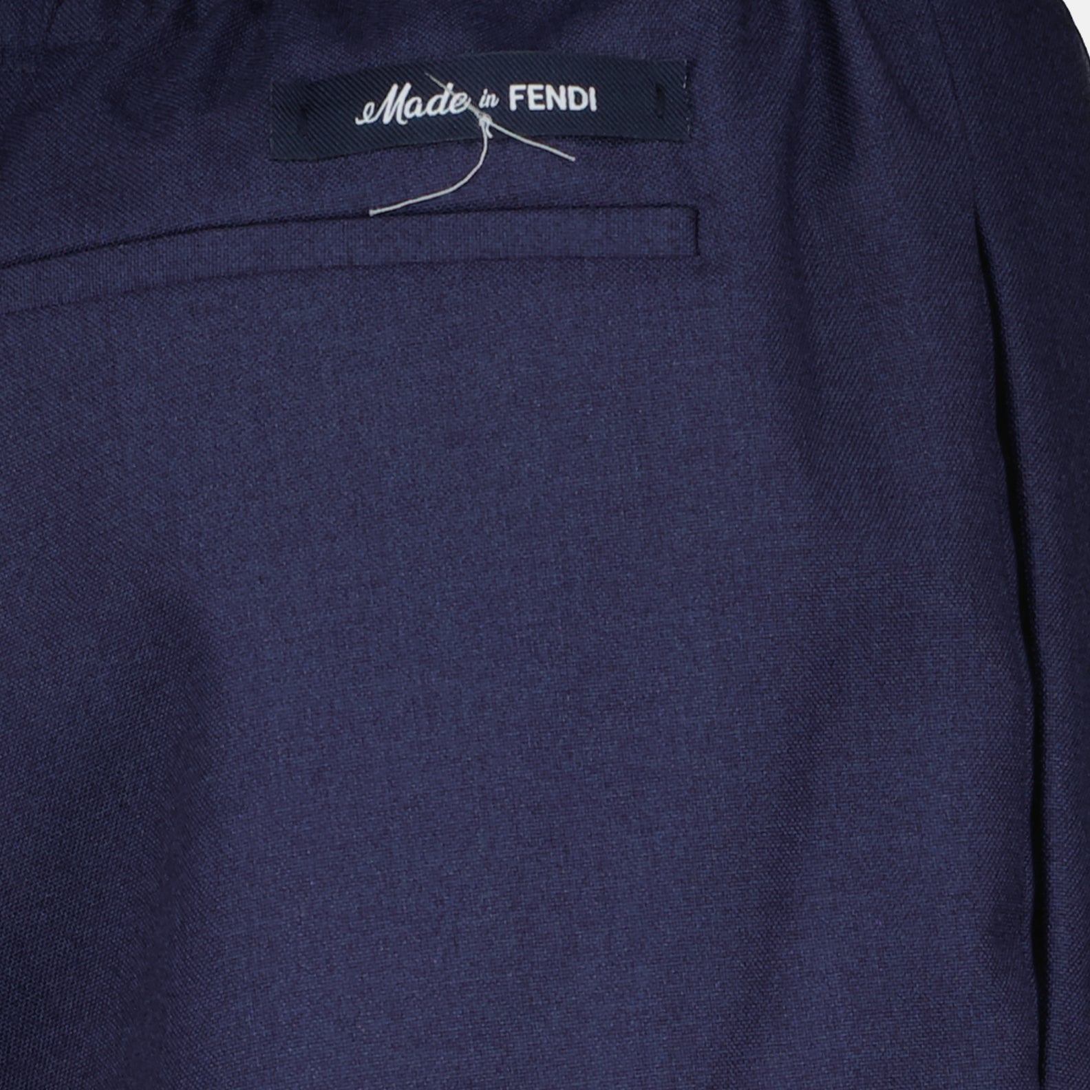 Image de Pantalons en Laine Plissés Sur Mesure par Fendi pour Hommes - Saison Printemps-Été 2024 - Détail 5