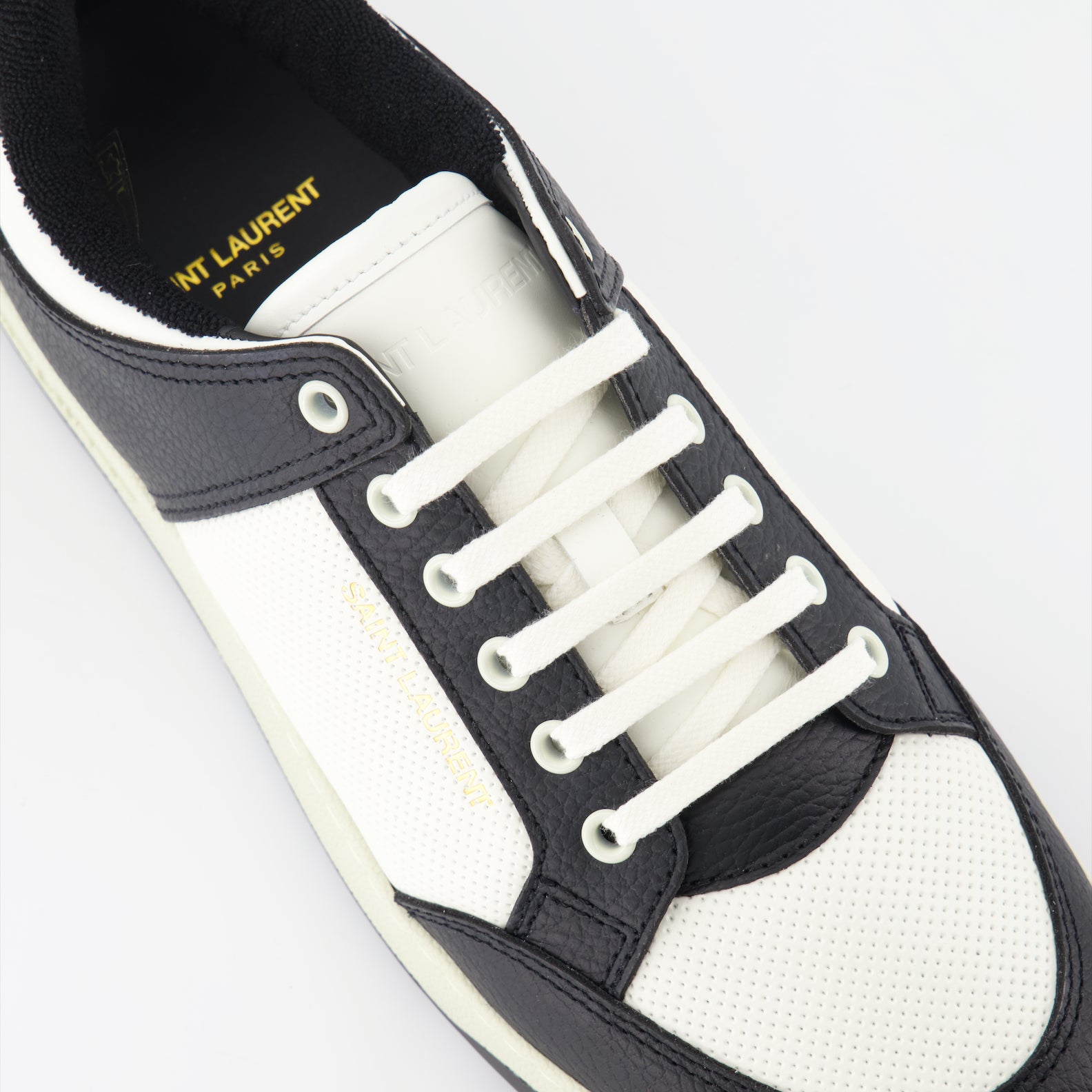 Imagem das Sneakers SL/61 em Couro Texturizado da Saint Laurent para Homens - Temporada Primavera-Verão 2024 - Vista Superior do Par