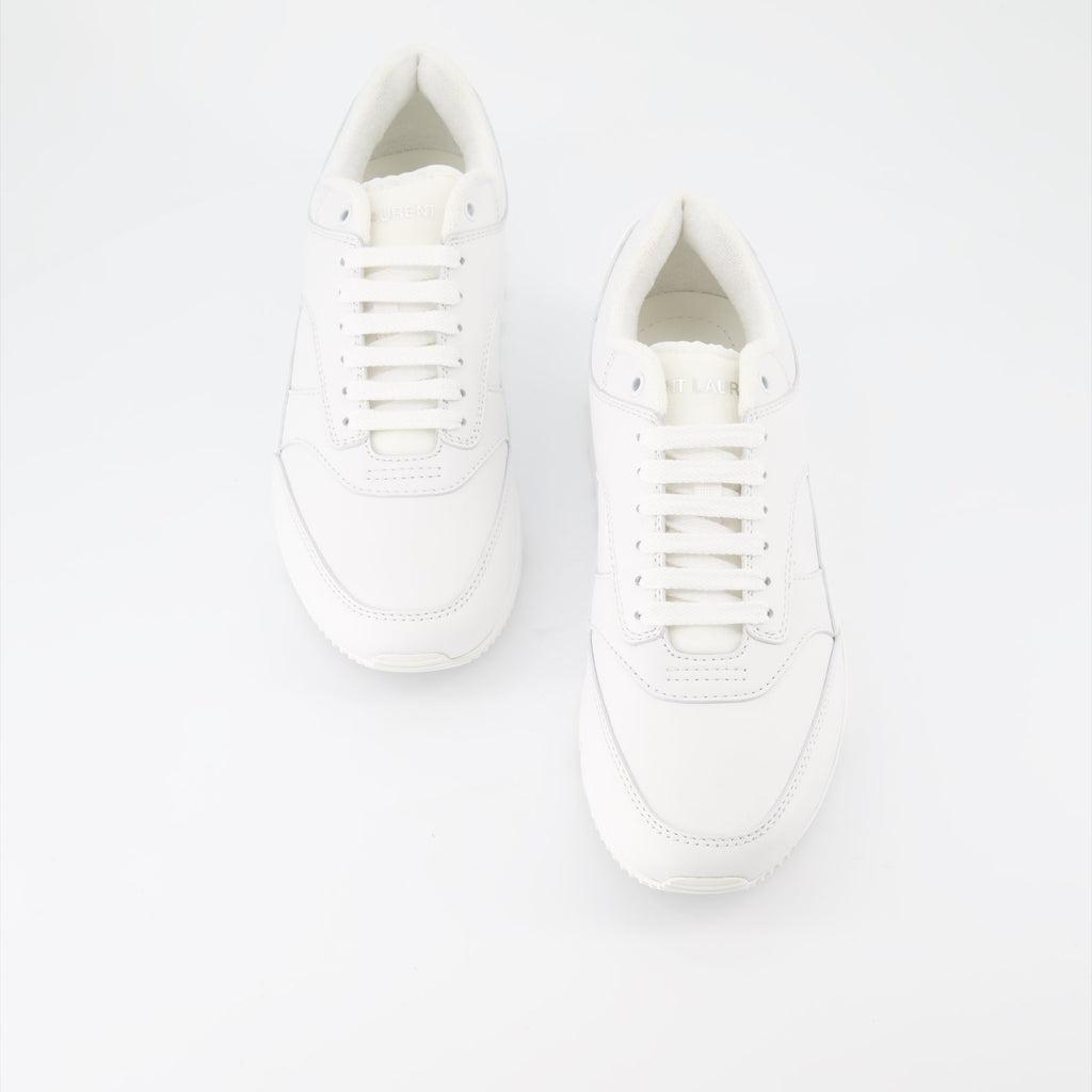 Image de baskets en cuir lisse Bump de Saint Laurent pour hommes - Saison Automne-Hiver 2023 - Vue supérieure du couple