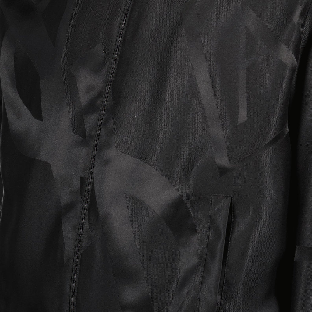 Image de Teddy en soie twill Cassandre par Saint Laurent pour hommes - Saison Automne-Hiver 2023 - Vue des détails du produit 2