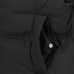 검정색 민소매 다운 재킷