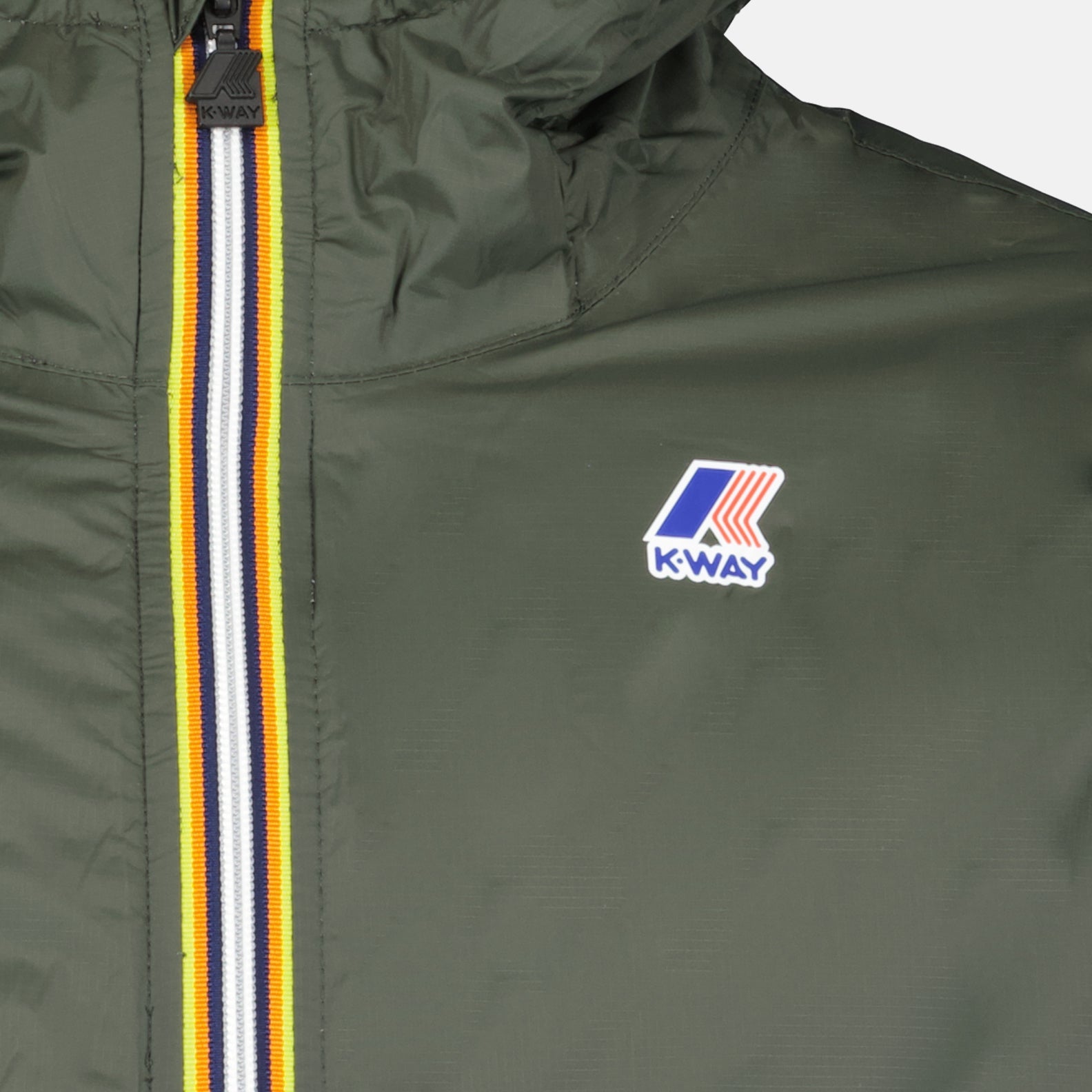 Bilde av olivenfarget parka – Le Vrai Eiffel 3.0 fra K-Way for unisex - Sesong Høst-Vinter 2024 - Detaljvisning 1