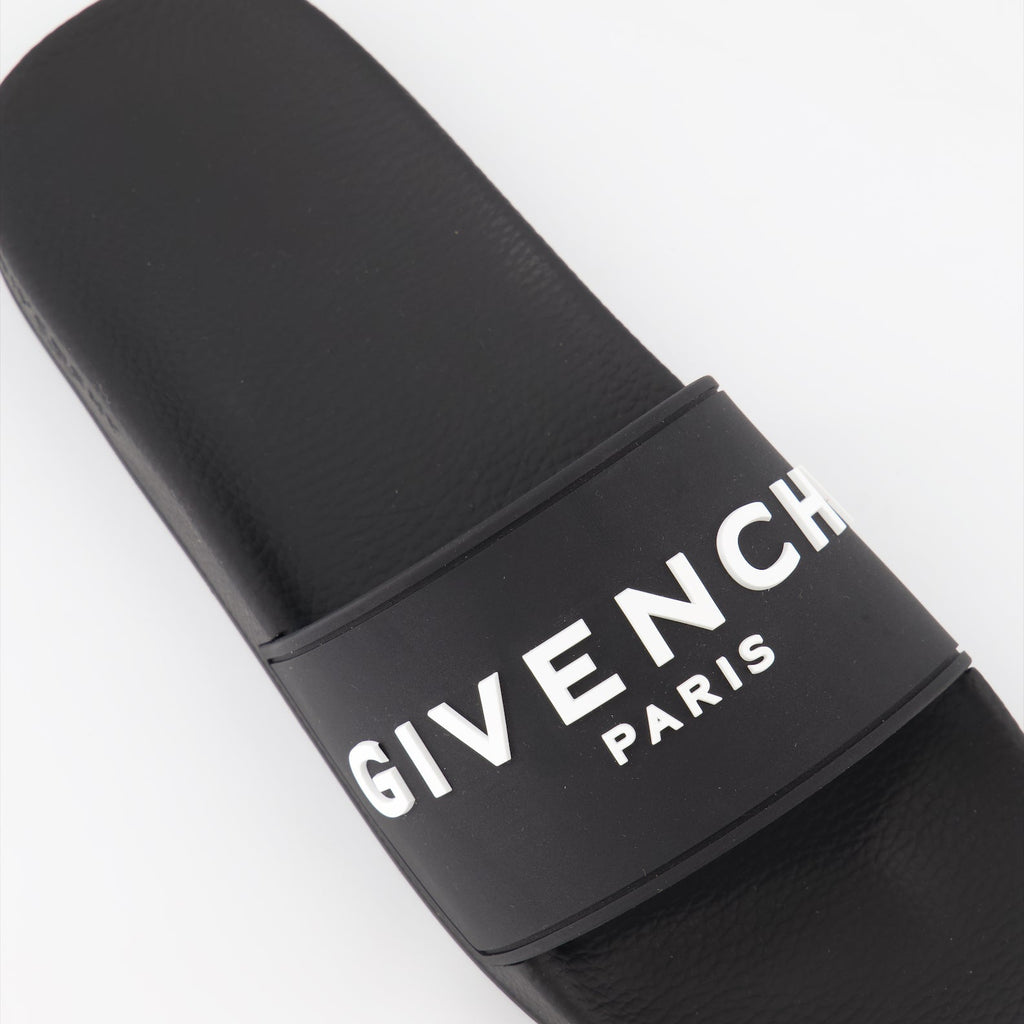 Image des sandales noires à logo de Givenchy pour hommes - Saison Automne-Hiver 2024 - Détail vue 8