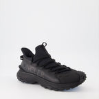 Image des sneakers Trailgrip Lite 2 de Moncler pour hommes - Saison Automne-Hiver 2023 - Vue avant droite en trois-quarts