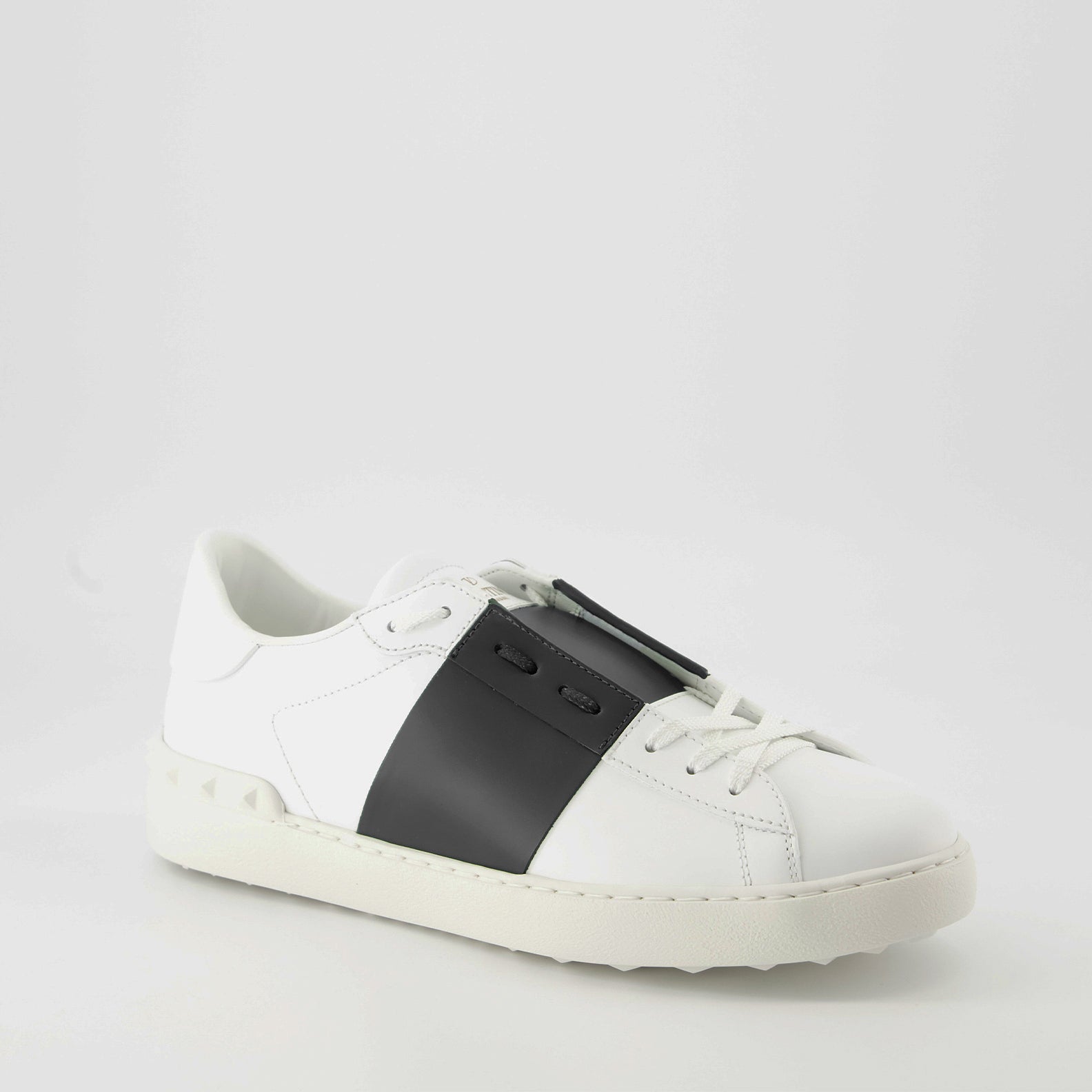 Valentino Garavani sneakers, luxury men's footwear, white-beige sneakers, designer sneakers, men's fashion