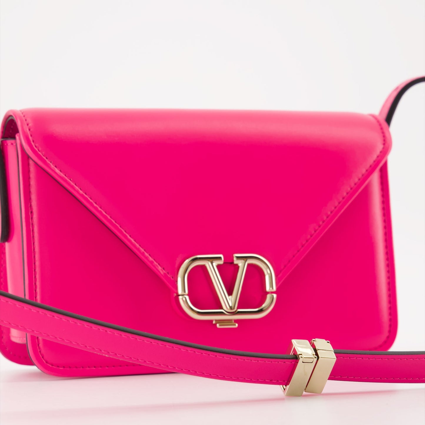 Valentino Garavani, VLogo envelope bag, pink luxury bag, designer women's accessories, high-end fashion