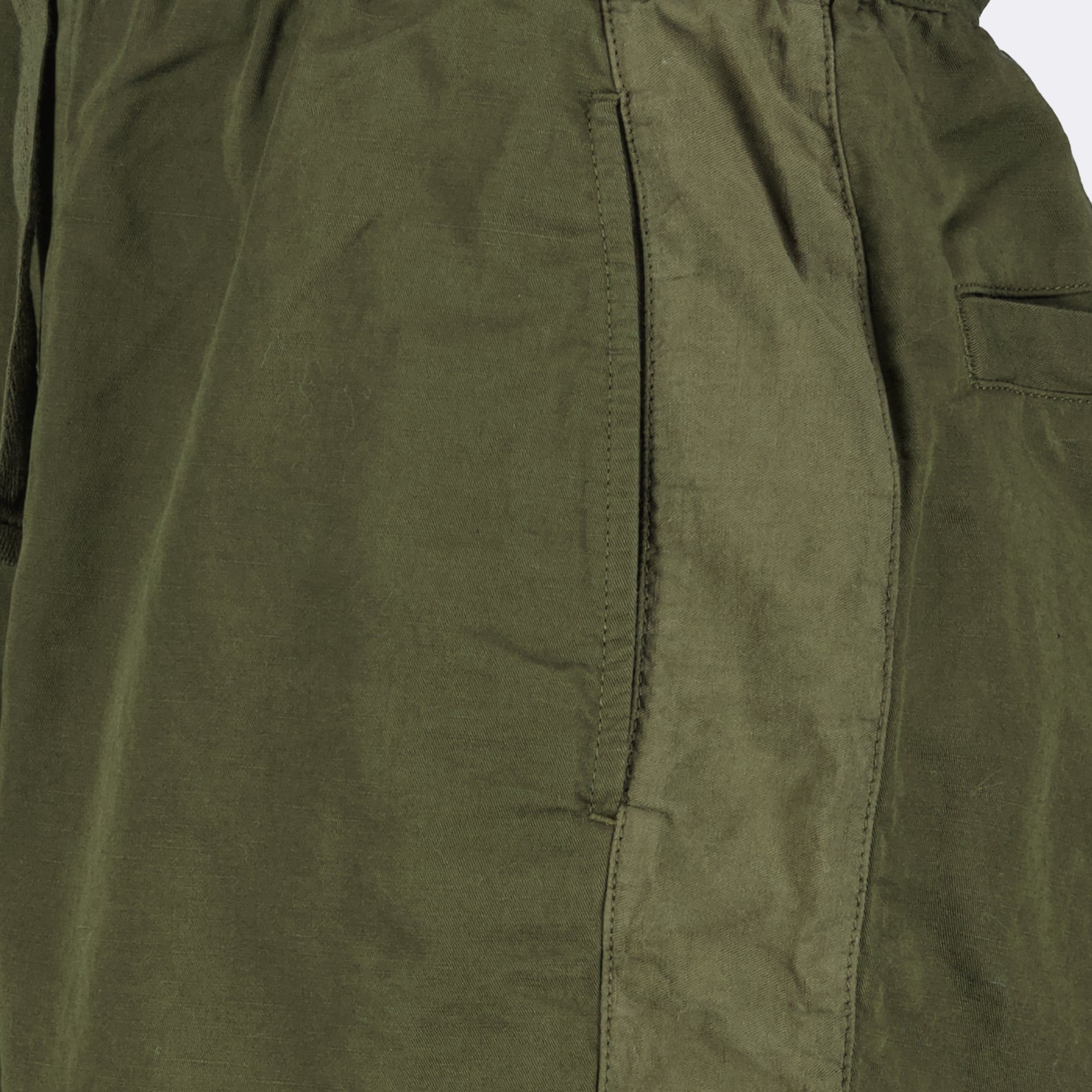 Orlebar Brown shorts, luxury casualwear, men's designer shorts, vert kaki shorts, refined leisurewear