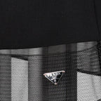 Image d'une robe noire en laine courte de Prada pour femmes - Saison Printemps-Été 2024 - Détail 8