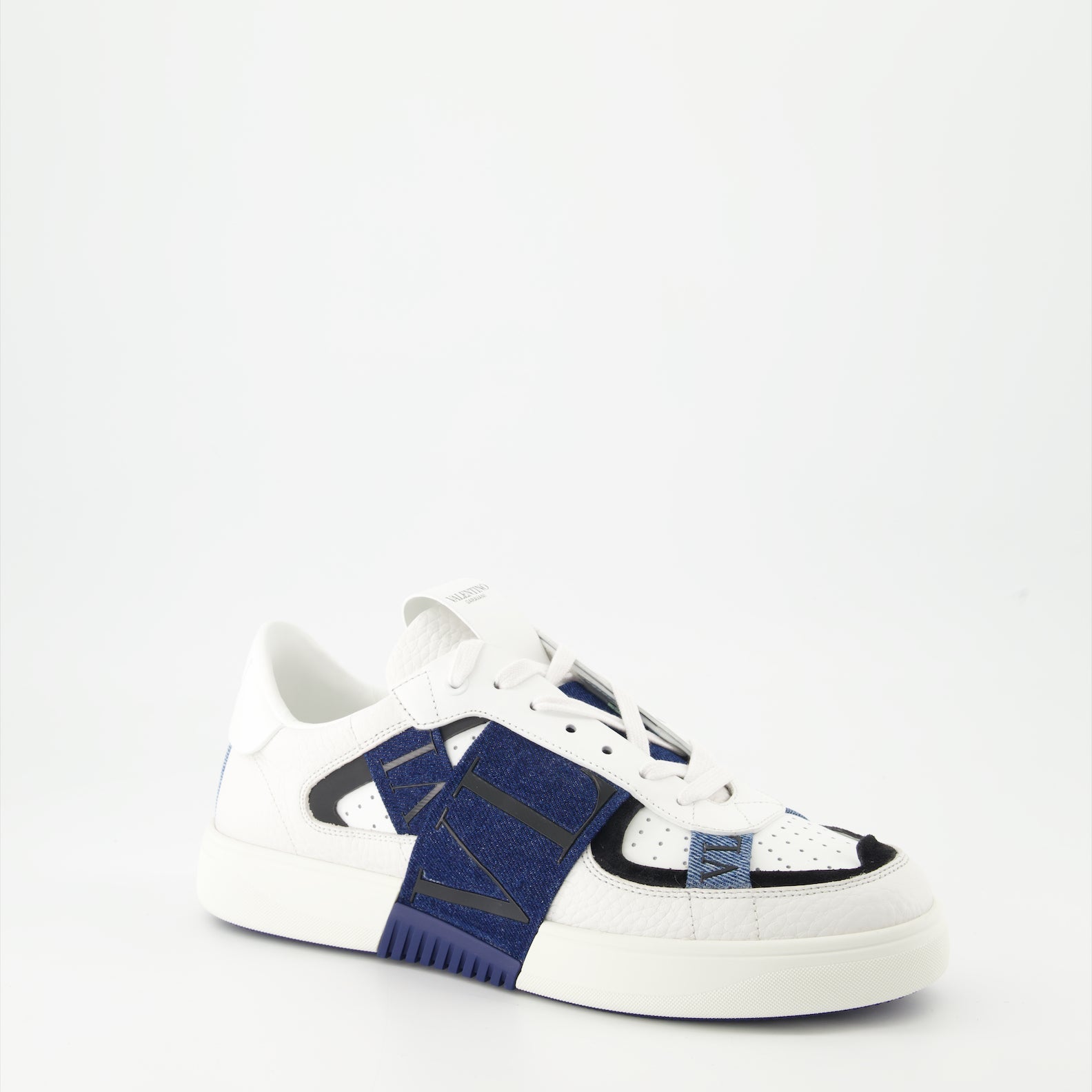 VL7N Sneakers, Valentino Garavani Sneakers, Luxury Sneakers, Denim Detail Sneakers, High-End Footwear