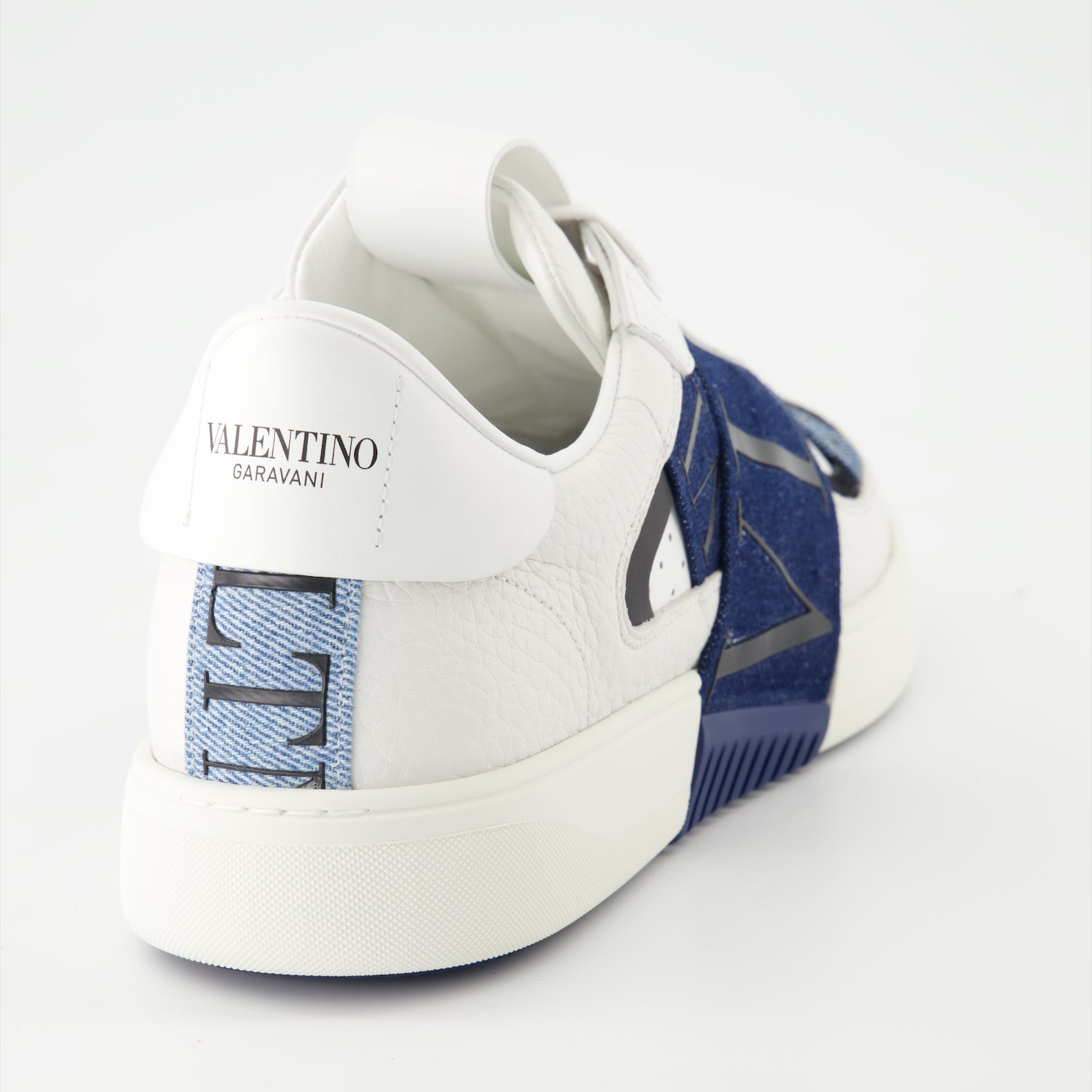 VL7N Sneakers, Valentino Garavani Sneakers, Luxury Sneakers, Denim Detail Sneakers, High-End Footwear