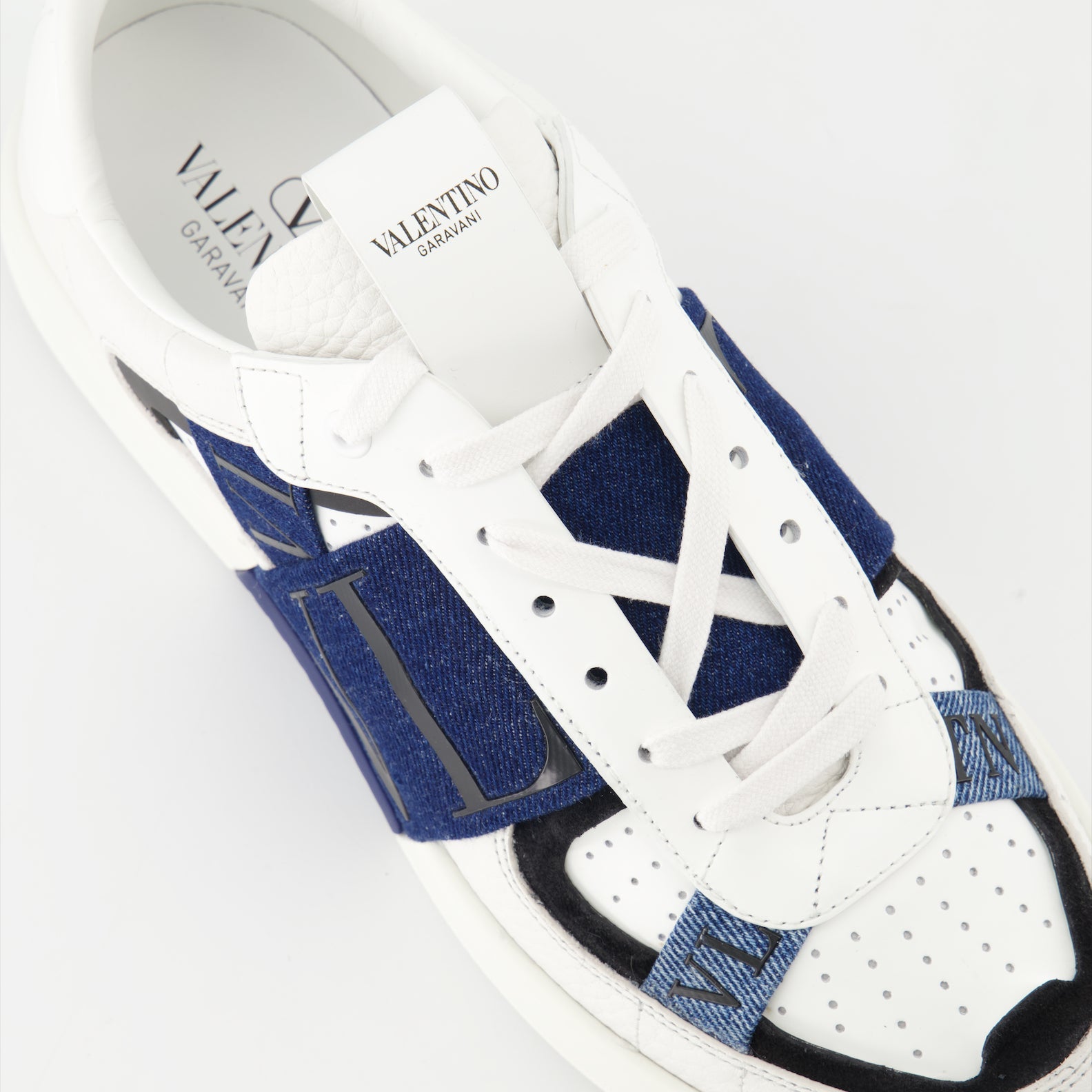 VL7N Sneakers, Valentino Garavani Sneakers, Luxury Sneakers, Denim Detail Sneakers, High-End Footwear