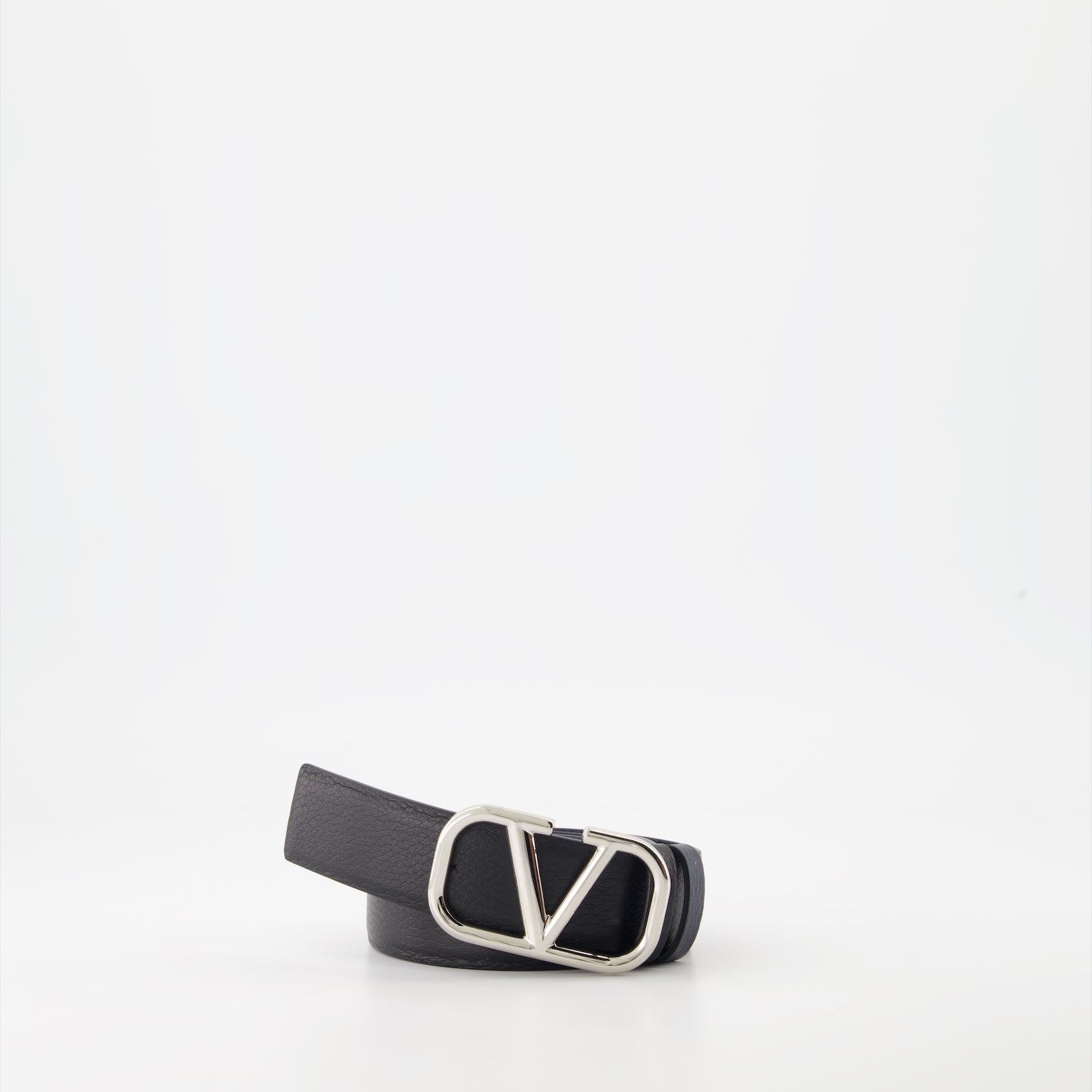 Reversible belt, Valentino Garavani, luxury accessories, VLogo belt, premium leather belt