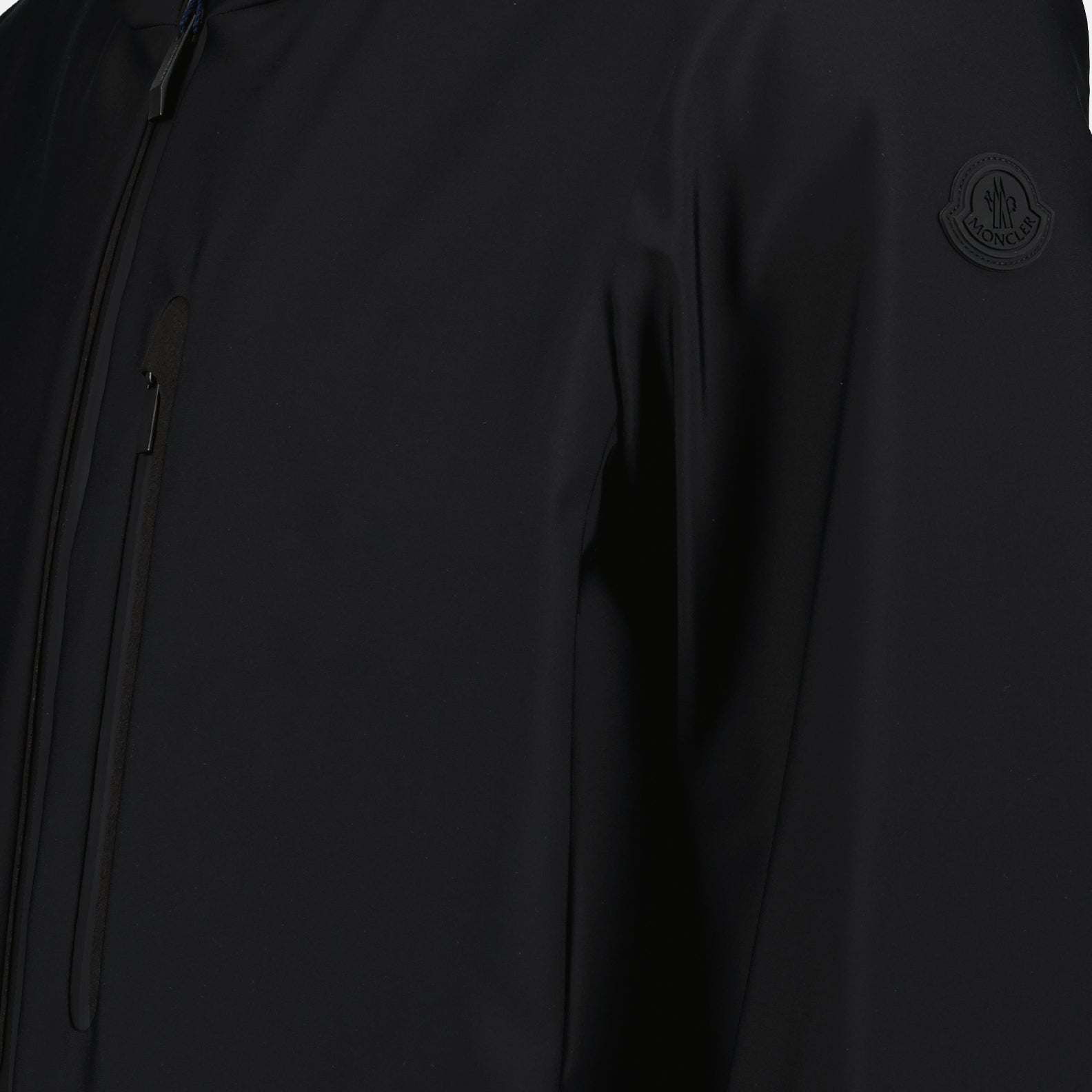 Imagem de casaco de nylon preto da Moncler para homens - Temporada Primavera-Verão 2024 - Detalhe 5