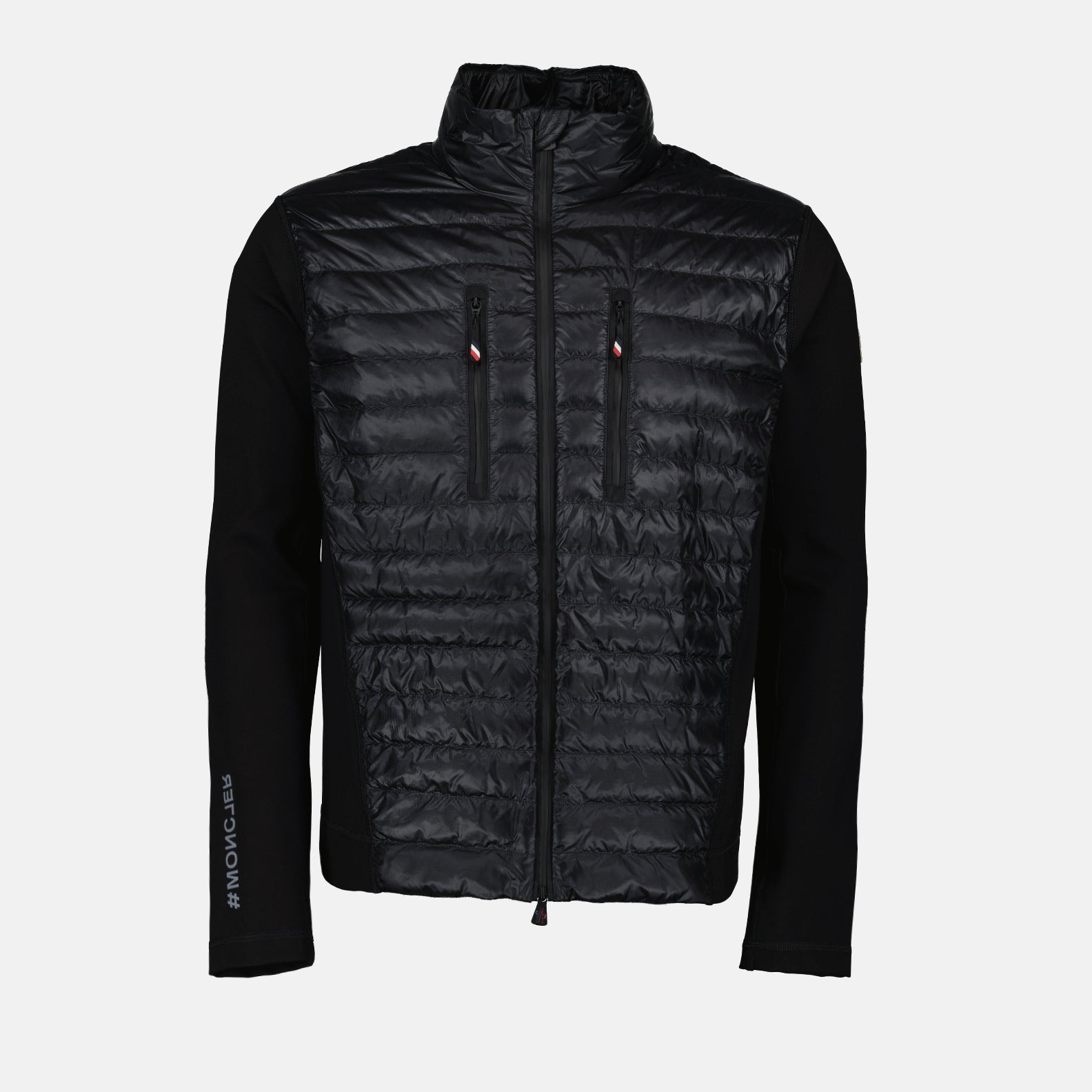 Imagen de una chaqueta de nylon negro bicolor de Moncler Grenoble para hombres - Temporada Primavera-Verano 2024 - Vista frontal