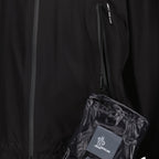 Bild einer Windjacke von Moncler Grenoble für Damen - Saison Frühjahr-Sommer 2024 - Detailansicht 2