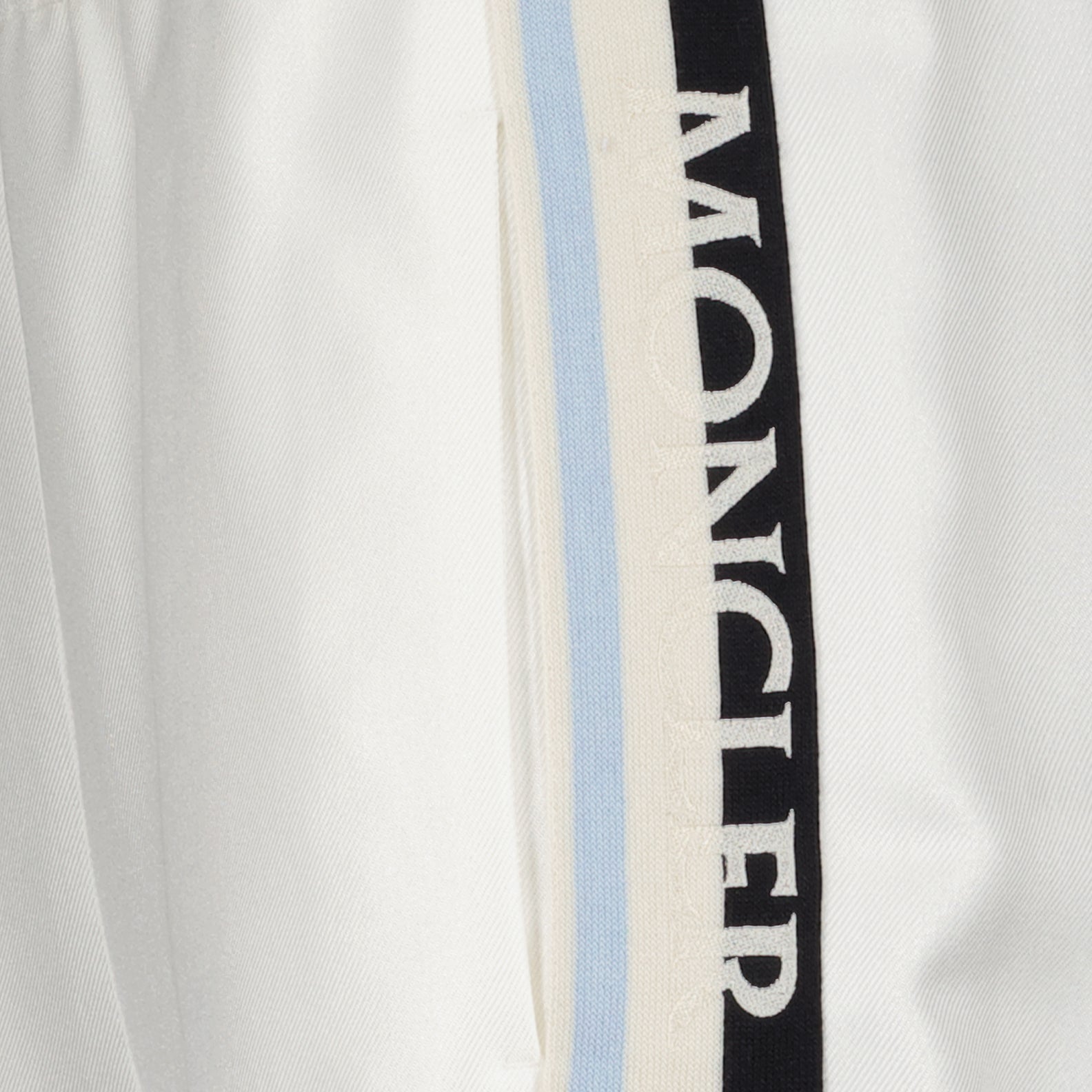 Imagen de joggers blancos con logo de Moncler para mujeres - Temporada Primavera-Verano 2024 - Vista de Detalle 5