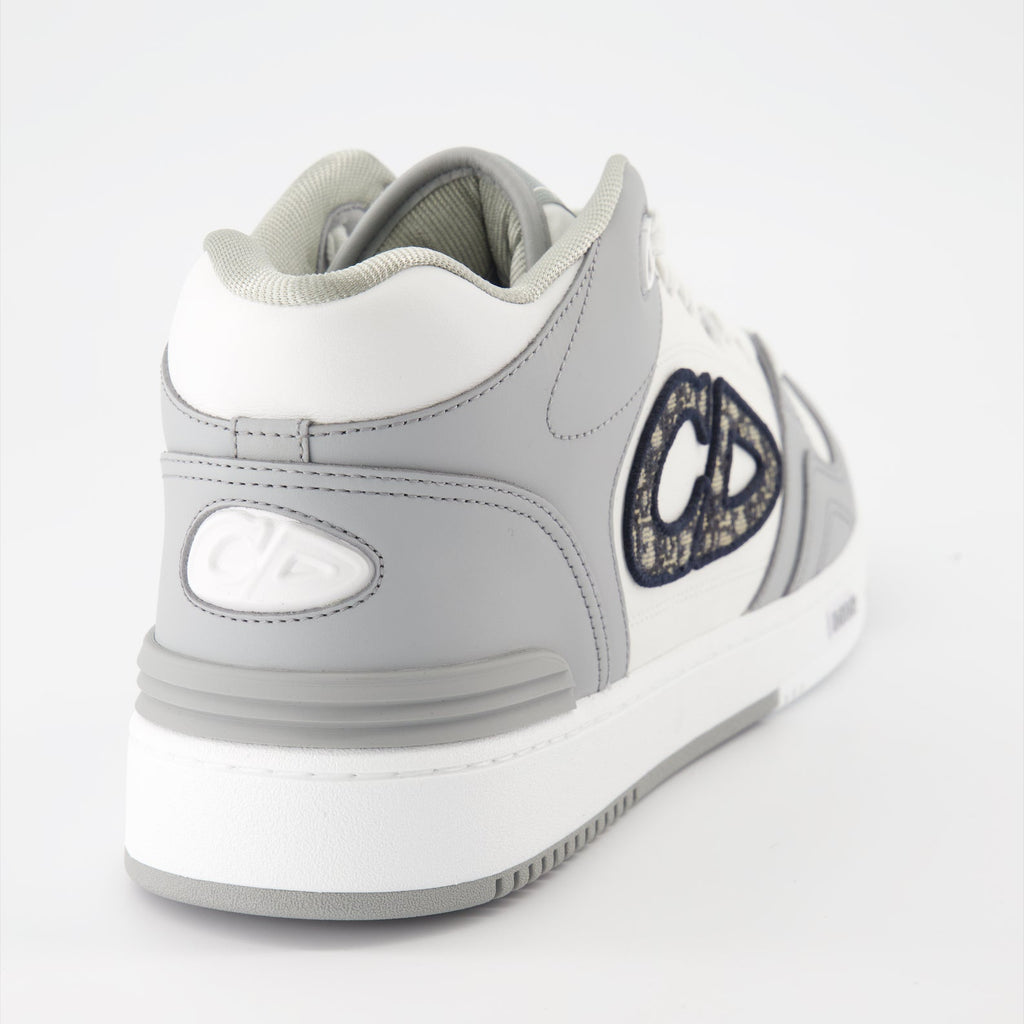 ディオールのメンズ用グレーとホワイトのレザー スニーカーB57の画像 - シーズン春夏2024 - ペアの上面ビュー