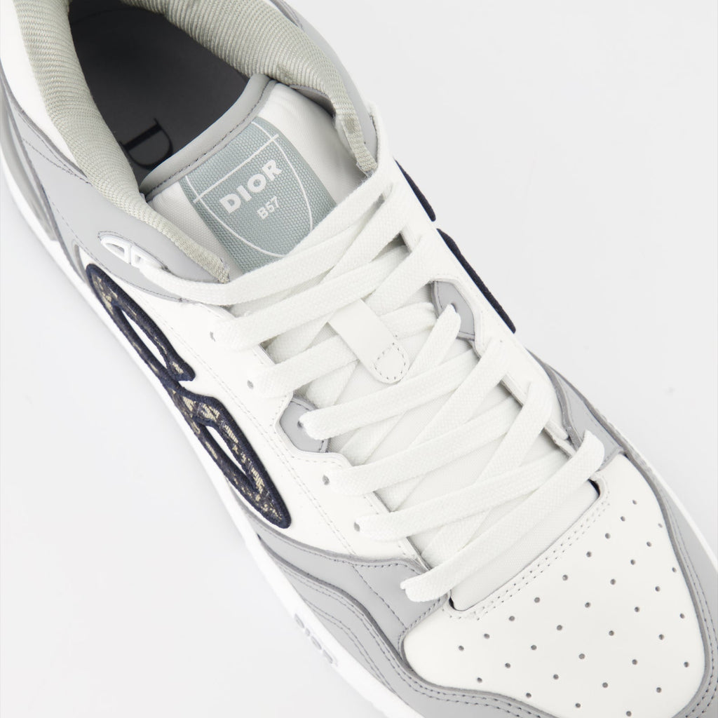 ディオールのメンズ用グレーとホワイトのレザー スニーカーB57の画像 - シーズン春夏2024 - 詳細ビュー7
