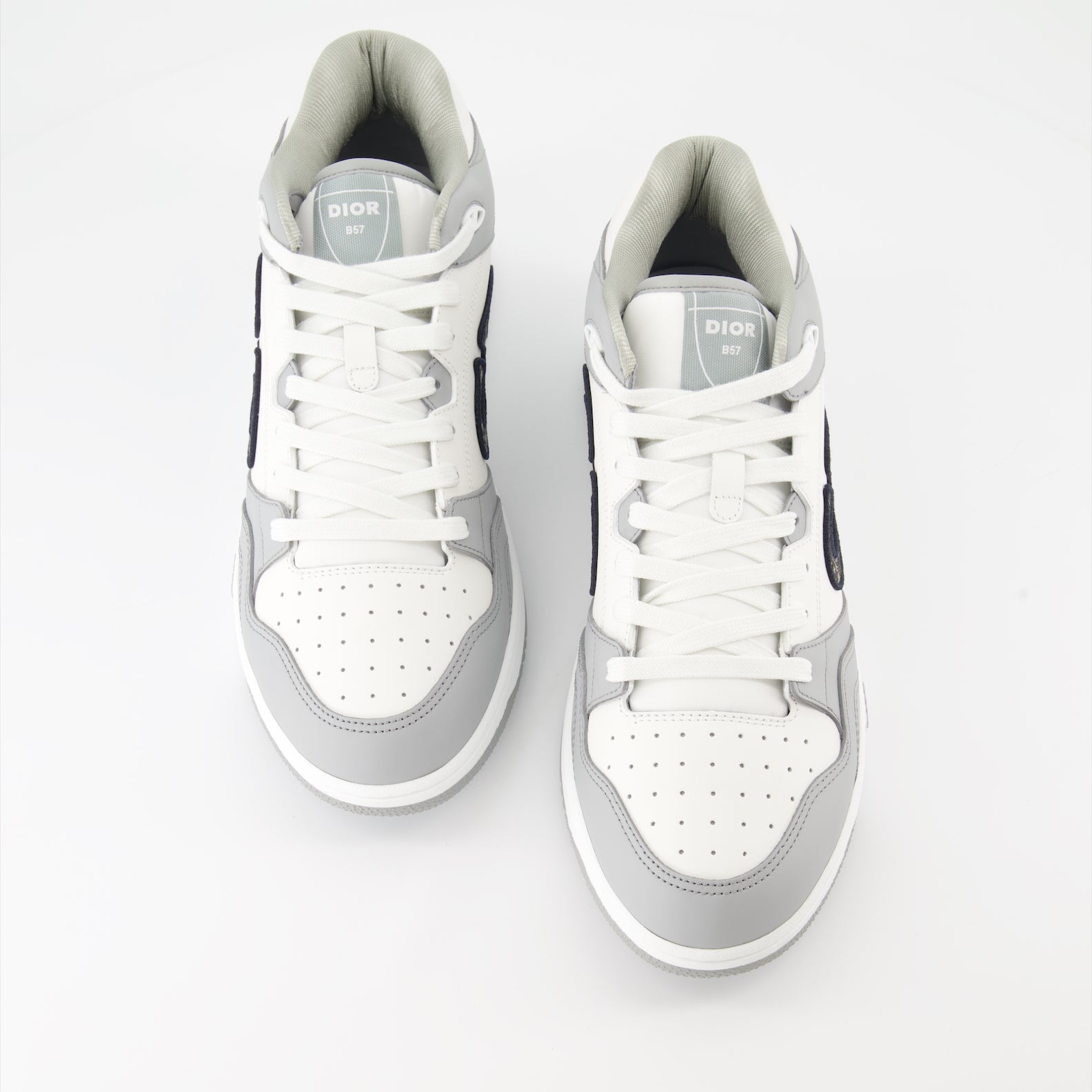 ディオールのメンズ用グレーとホワイトのレザー スニーカーB57の画像 - シーズン春夏2024 - 詳細ビュー8