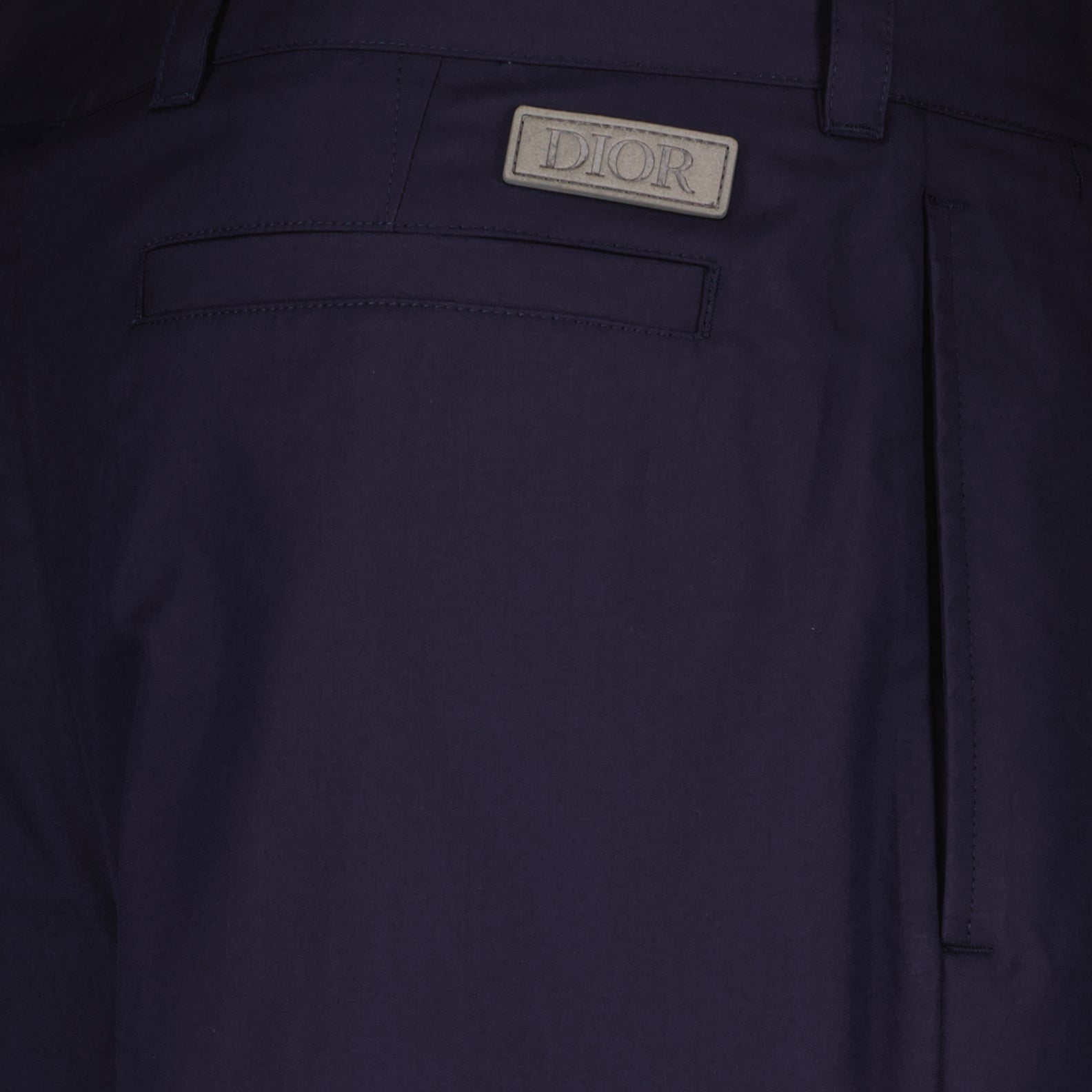 Imagen de Pantalones Plisados de Dior para Hombres - Temporada Primavera-Verano 2024 - Vista de Detalle 1