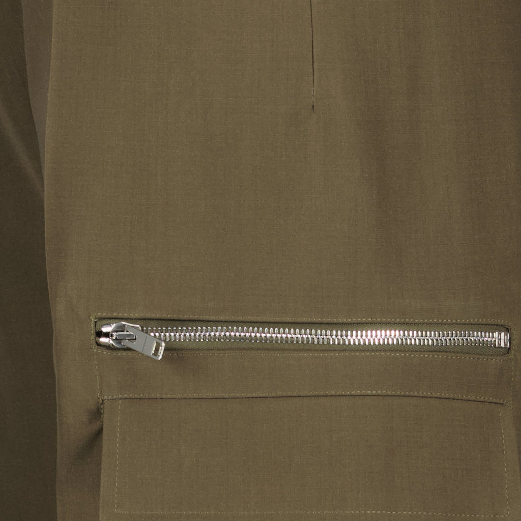 メンズのためのジバンシィによるカーキストレートパンツの画像 - 2024年春夏シーズン - 詳細ビュー 1