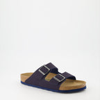 Image des sandales Arizona de Birkenstock pour hommes - Saison Printemps-Été 2024 - Vue de face droite en trois-quarts