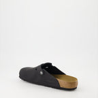 남성을 위한 Birkenstock의 Boston Mules 이미지 - 2024년 봄-여름 시즌 - 상단 세부 사항 보기