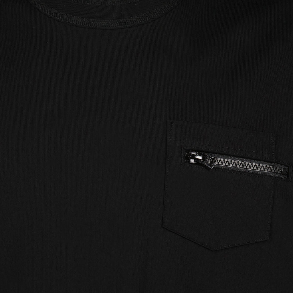 Camiseta Negra con Bolsillo