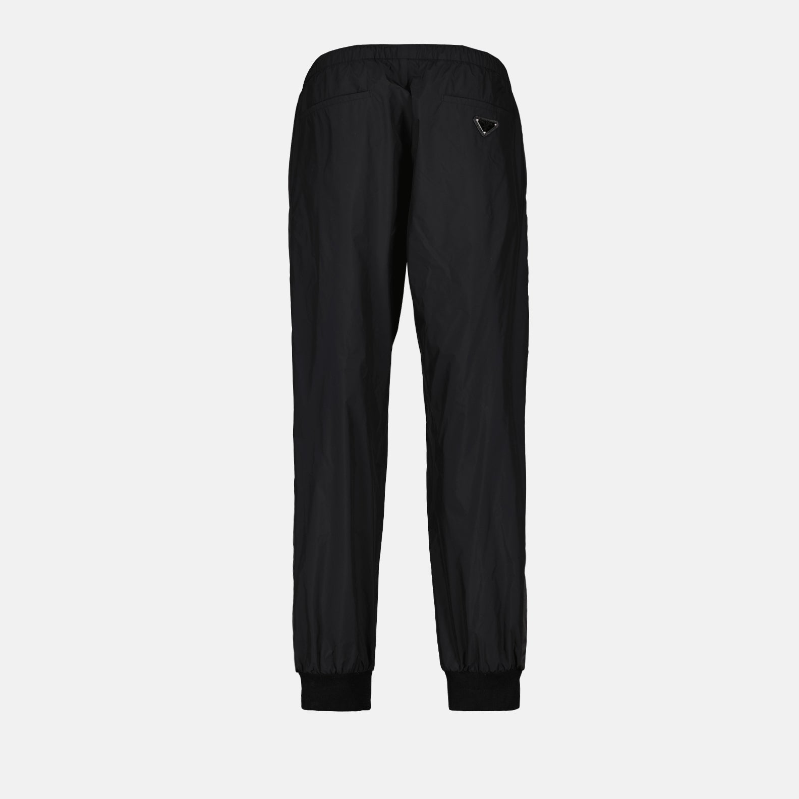 Image de pantalons de jogging en soie noire et nylon par Prada pour hommes - Saison Printemps-Été 2024 - Vue de détail 2