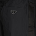 Image de pantalons de jogging en soie noire et nylon par Prada pour hommes - Saison Printemps-Été 2024 - Vue de détail 5