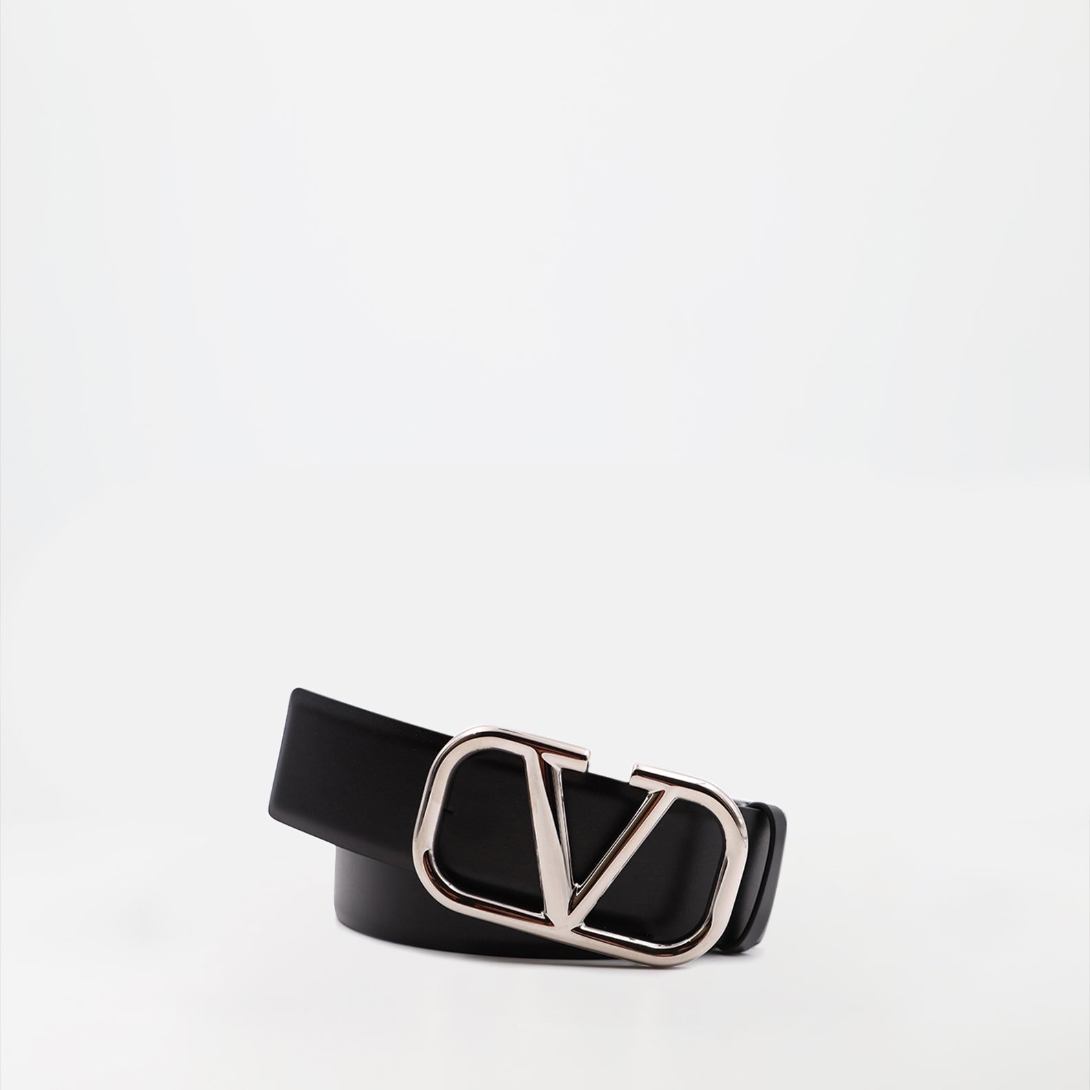 luxury belt, Valentino Garavani, black leather belt, VLogo accessory, designer menswear