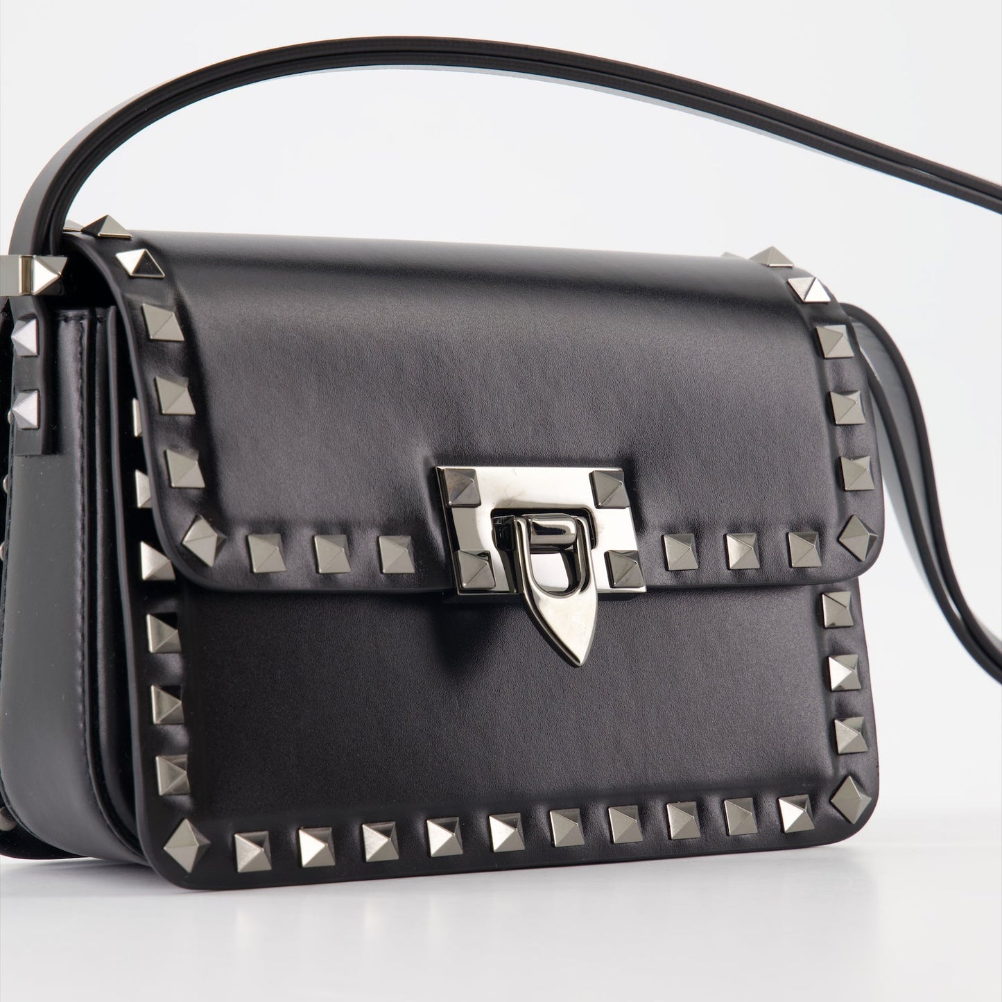 Rockstud23, Valentino Garavani, Smooth Leather Bag, Luxury Handbag, Designer Accessory