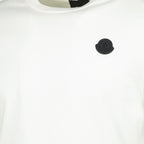Image du T-shirt à logo blanc de Moncler pour hommes - Saison automne-hiver 2025 - Vue du détail du produit 3