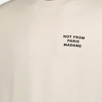 Bild eines beigen Baumwoll-Slogan-T-Shirts von Drole De Monsieur für Herren - Saison Frühling-Sommer 2025 - Detailansicht 5