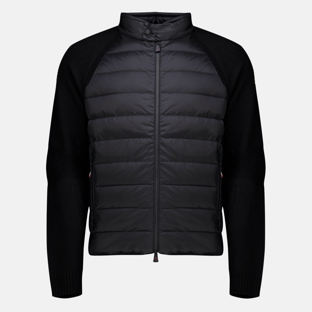 Chaqueta negra de materiales mixtos