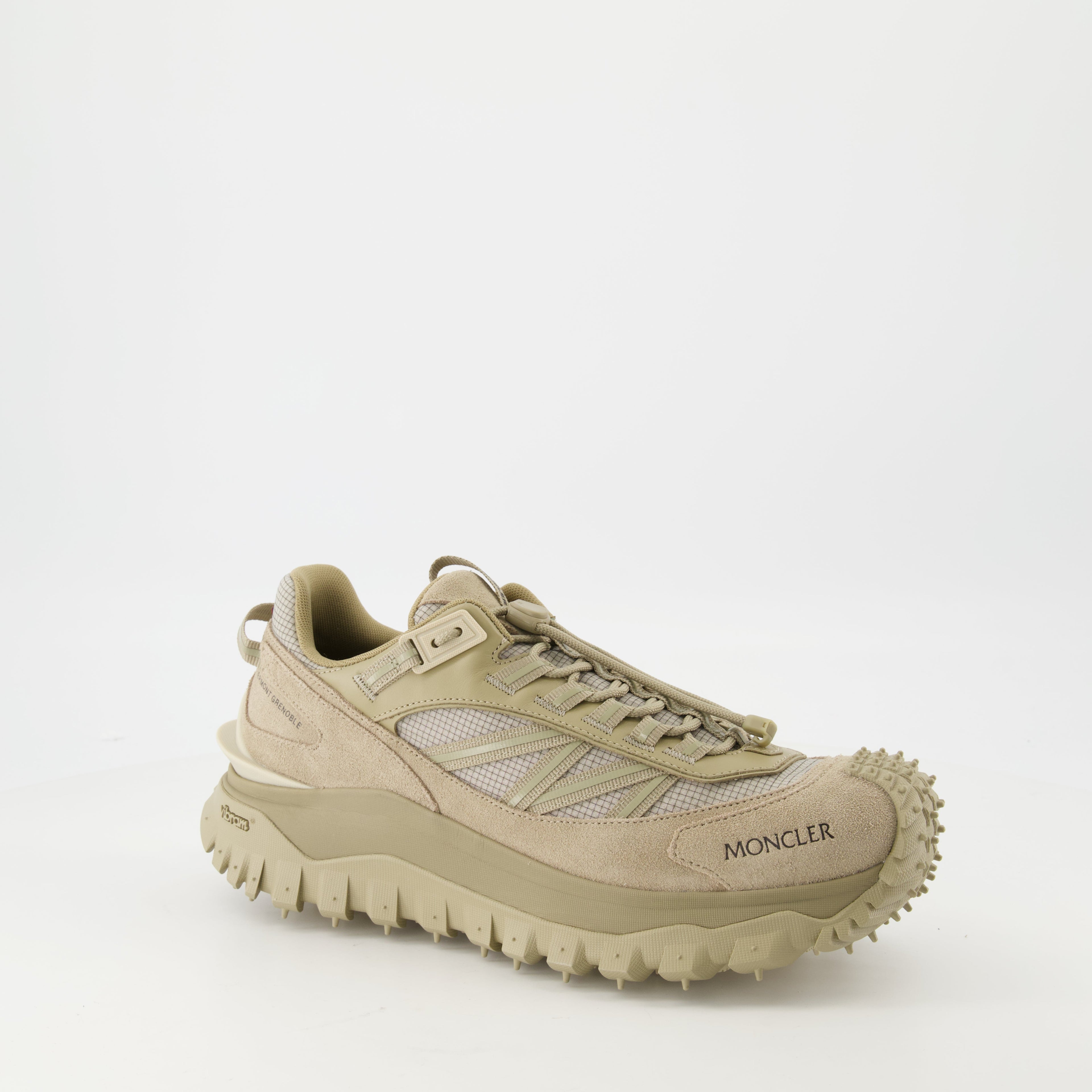 Imagem dos Sneakers Trailgrip Beige da Moncler para Homens - Temporada Primavera-Verão 2025 - Vista Três-Quartos Frontal Direita