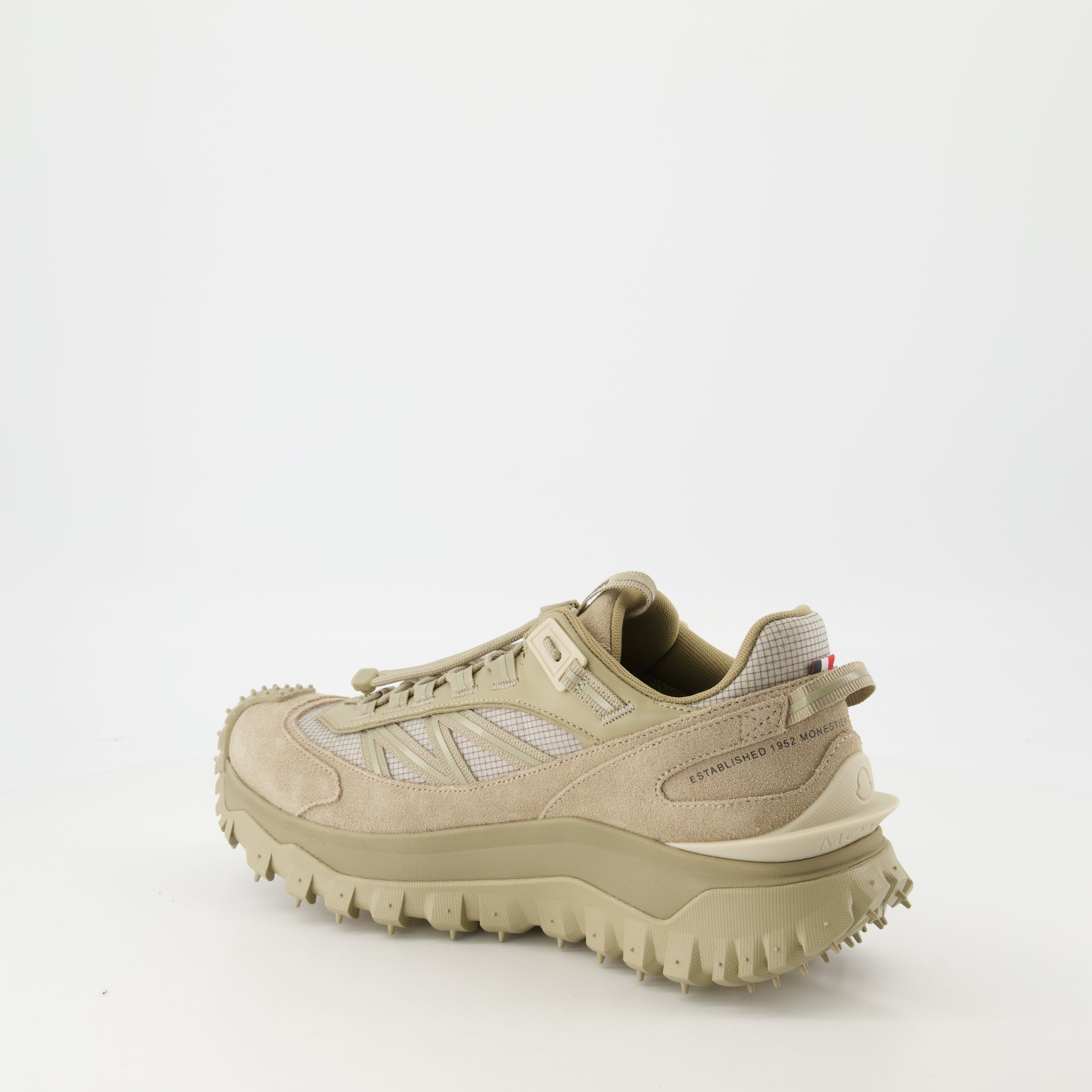 Imagem dos Sneakers Trailgrip Beige da Moncler para Homens - Temporada Primavera-Verão 2025 - Vista Três-Quartos Traseira Direita