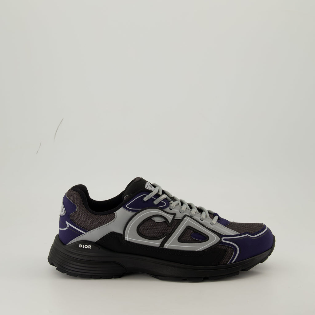 Image de baskets en maille bicolore avec détail réfléchissant de Dior pour hommes - Saison Printemps-Été 2025 - Vue latérale droite