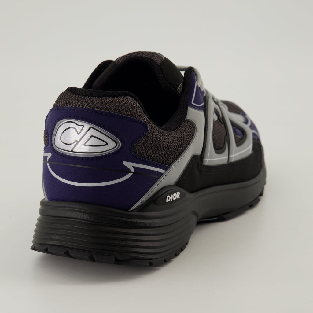 Image de baskets en maille bicolore avec détail réfléchissant de Dior pour hommes - Saison Printemps-Été 2025 - Vue arrière