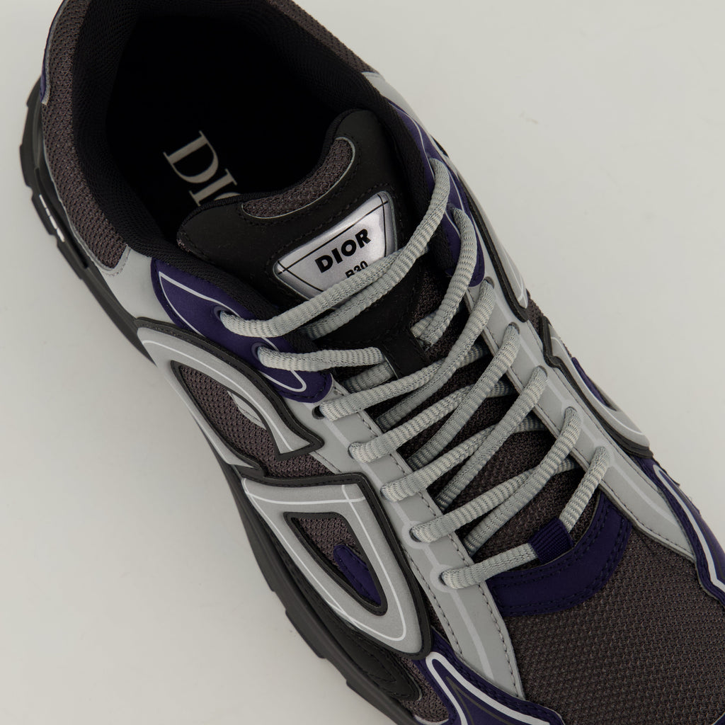 Image de baskets en maille bicolore avec détail réfléchissant de Dior pour hommes - Saison Printemps-Été 2025 - Vue du dessus