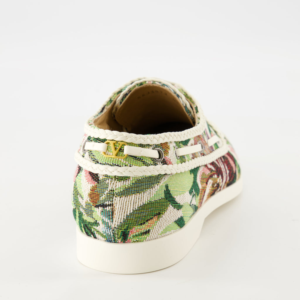 バレンティノ・ガラバーニによる男性用花柄キャンバスボートシューズの画像 - シーズン2025春夏 - 後ろビュー