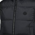 Immagine della giacca nera senza maniche Gabas di Moncler per uomo - Stagione Autunno-Inverno 2025 - Vista dei dettagli del prodotto 2