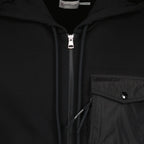Bild eines schwarzen Reißverschluss-Sweatshirts von Moncler für Herren - Saison Herbst-Winter 2025 - Detailansicht 1