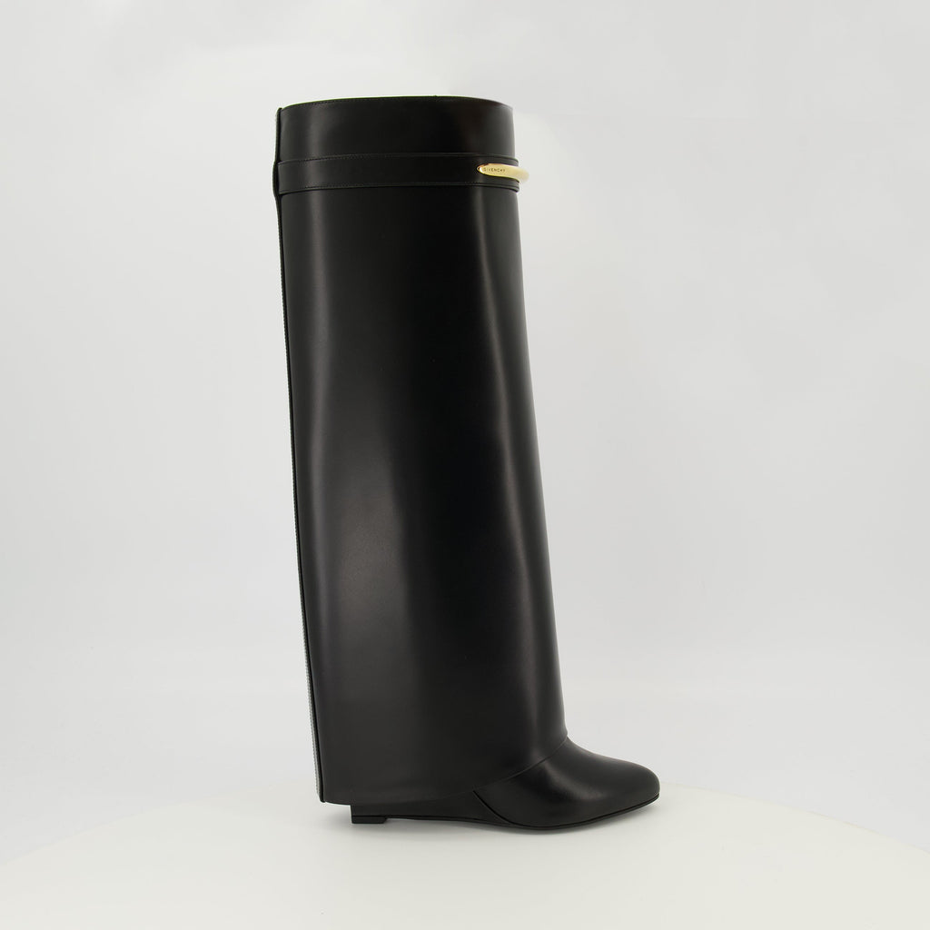 Image de l'article Bottes Shark en cuir noir de la marque Givenchy pour Femme - Saison Printemps-Été 2026 - Vue latérale droite