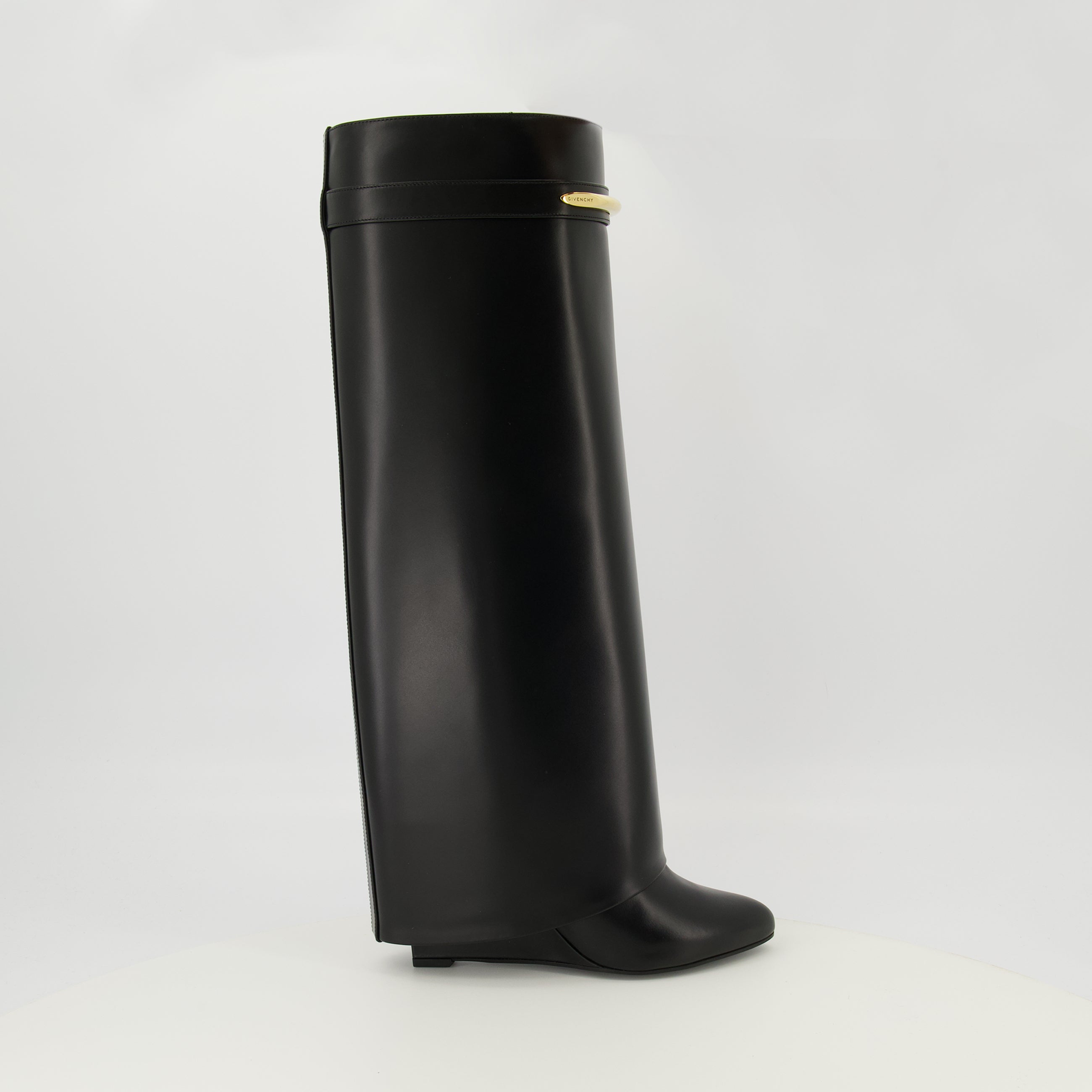 Image de l'article Bottes Shark en cuir noir de la marque Givenchy pour Femme - Saison Printemps-Été 2026 - Vue latérale droite