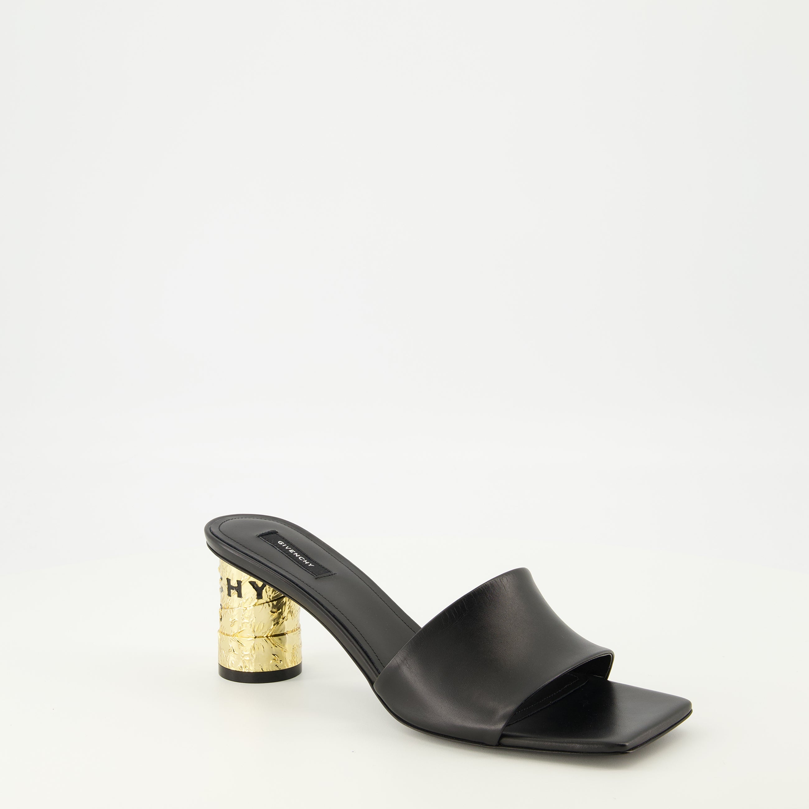 Image de l'article Sandales à talons Tape noir de la marque Givenchy pour Femme - Saison Printemps-Été 2026 - Vue trois quarts avant droite